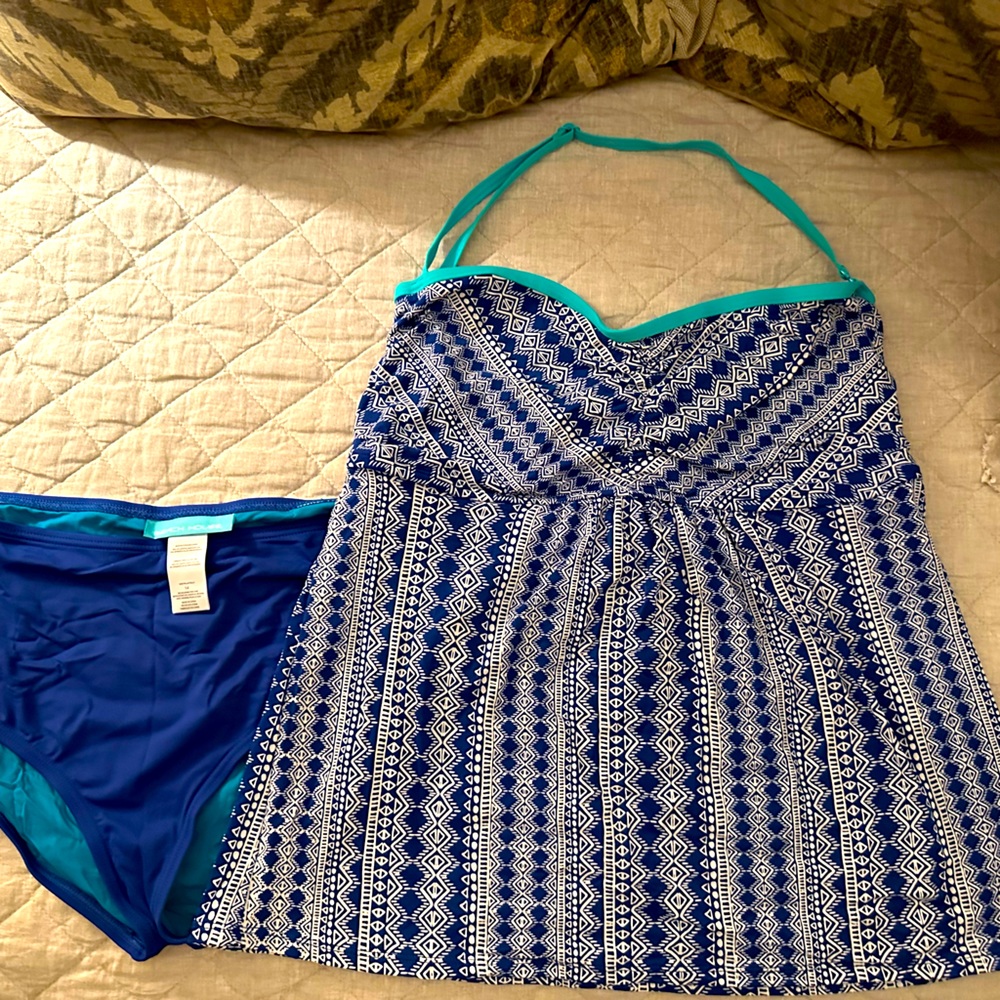 Beach House women’s size 14 tankini top  - EUC.